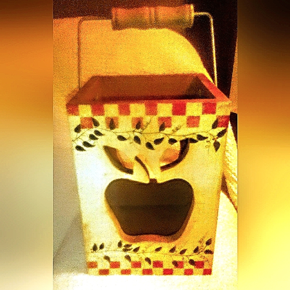 County wooden apple 🍎 decor